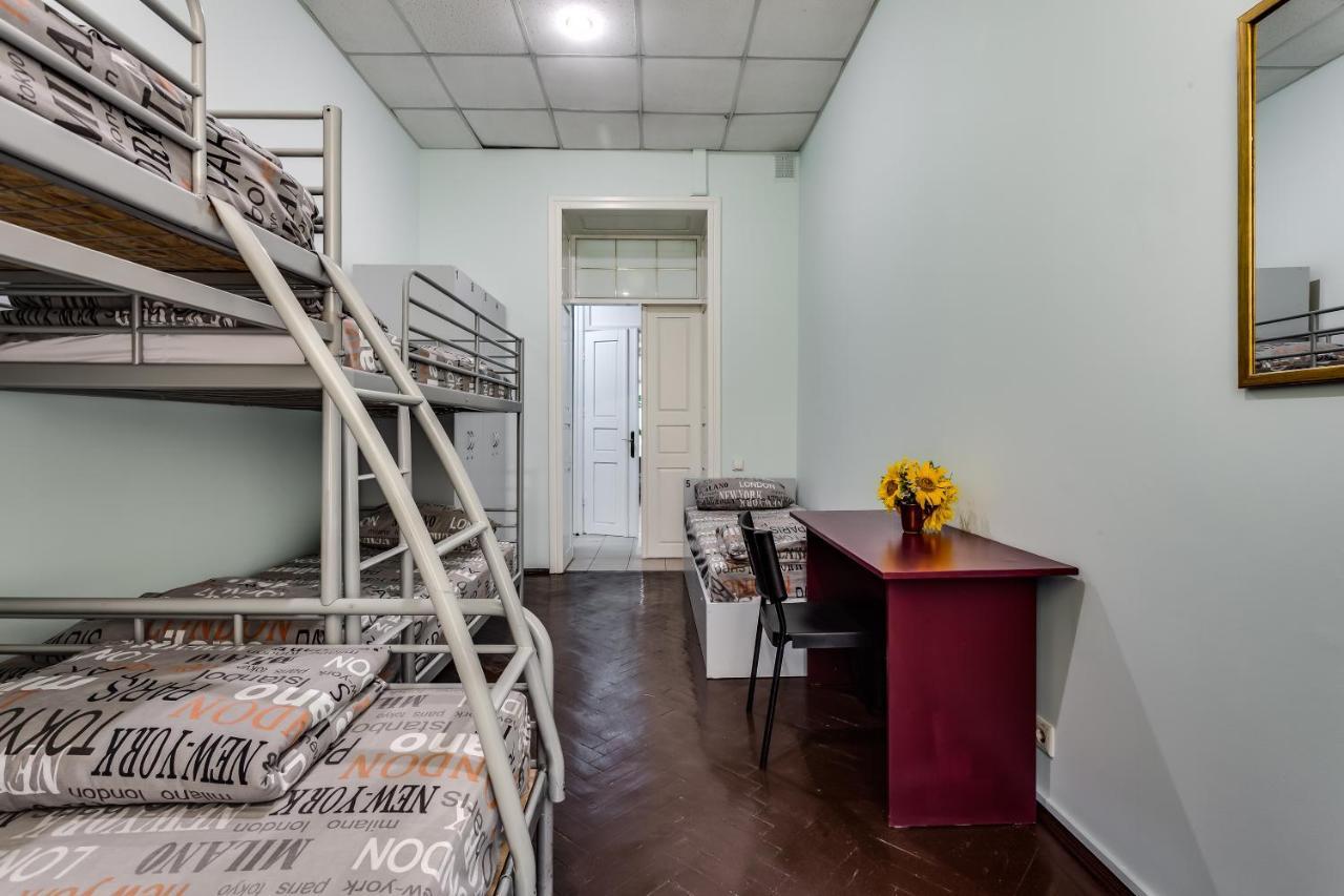 Mister Hostel Lviv Extérieur photo